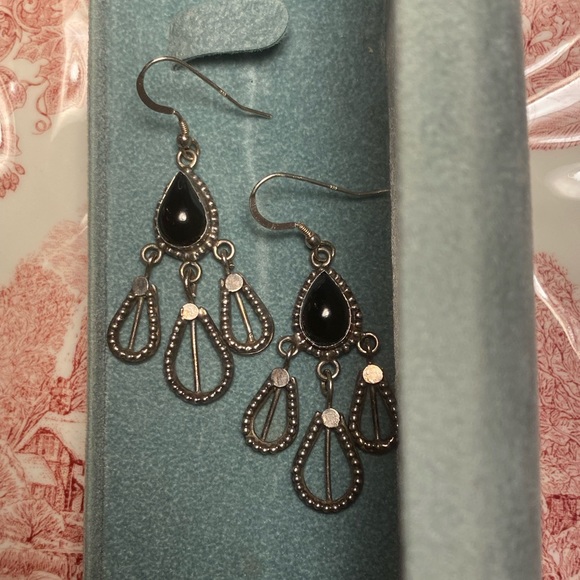 ๐ 925 sterling silver, rain drop cabochon onyx chandelier earrings. - Picture 1 of 6
